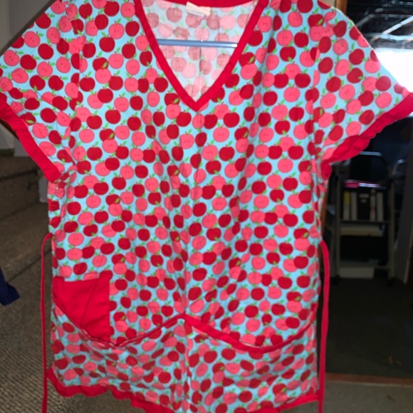 2 Barco Scrub Tops - Picture 8 of 8